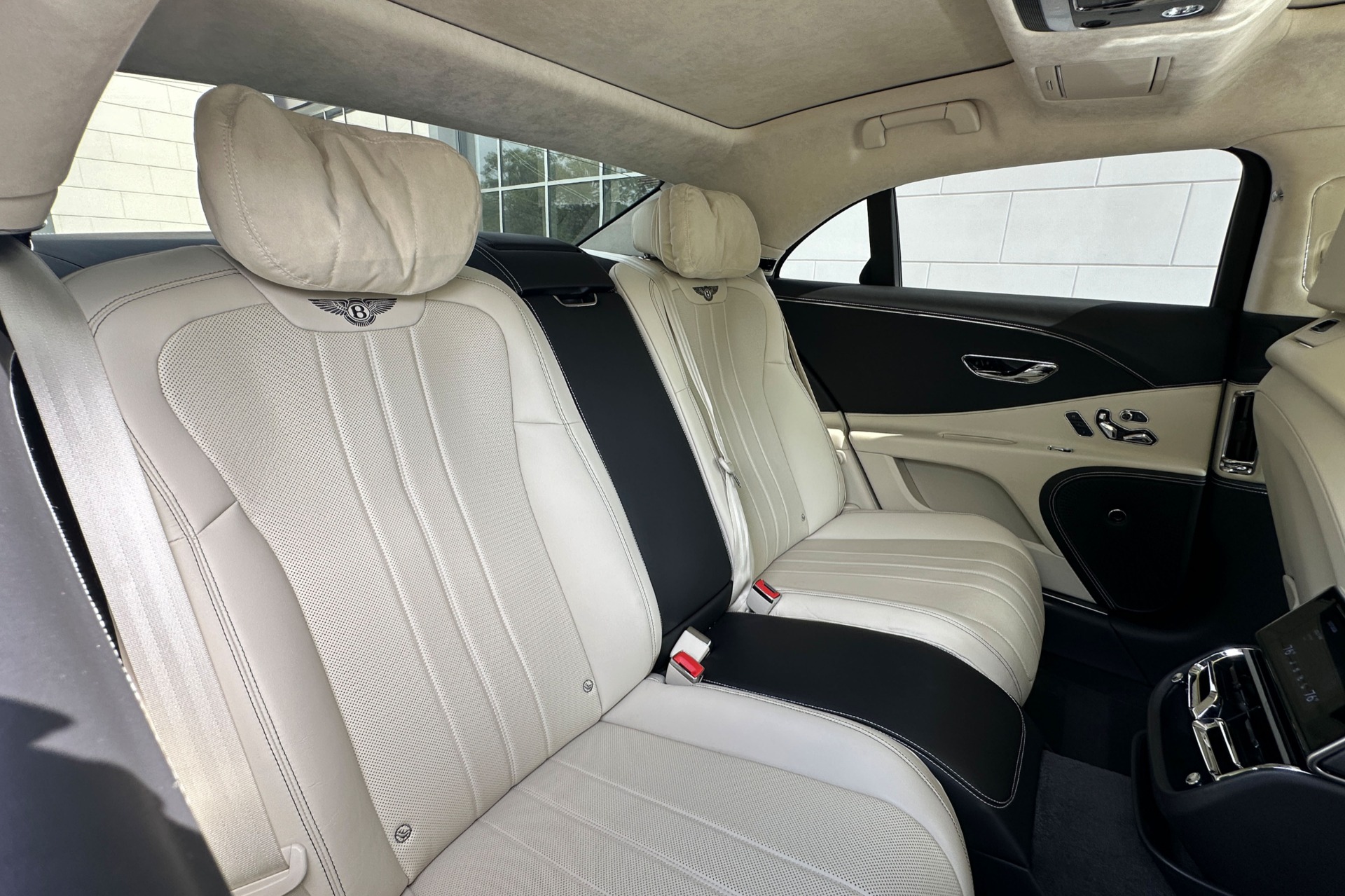 2022 Bentley Flying Spur Image 15