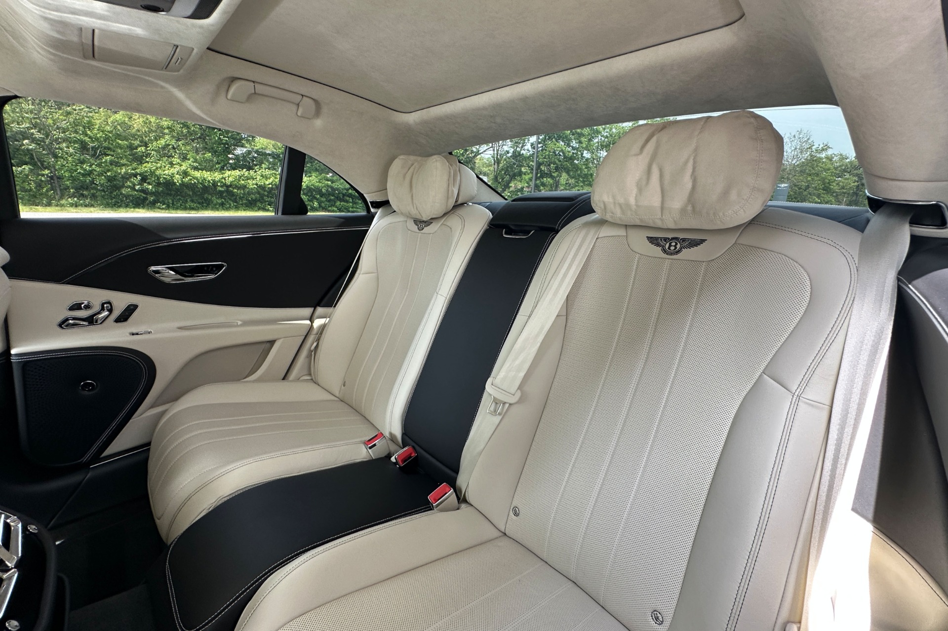 2022 Bentley Flying Spur Image 17