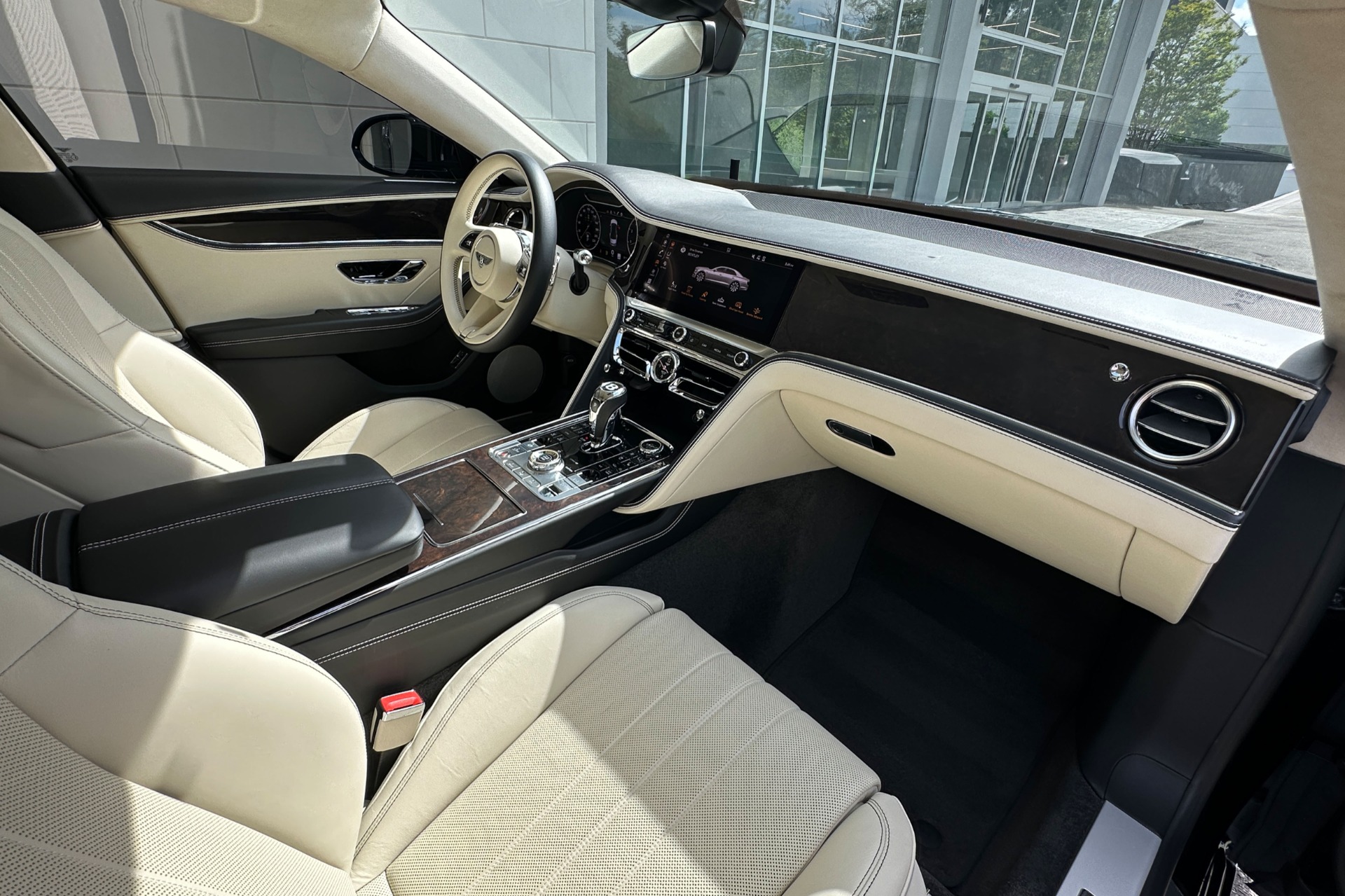 2022 Bentley Flying Spur Image 2