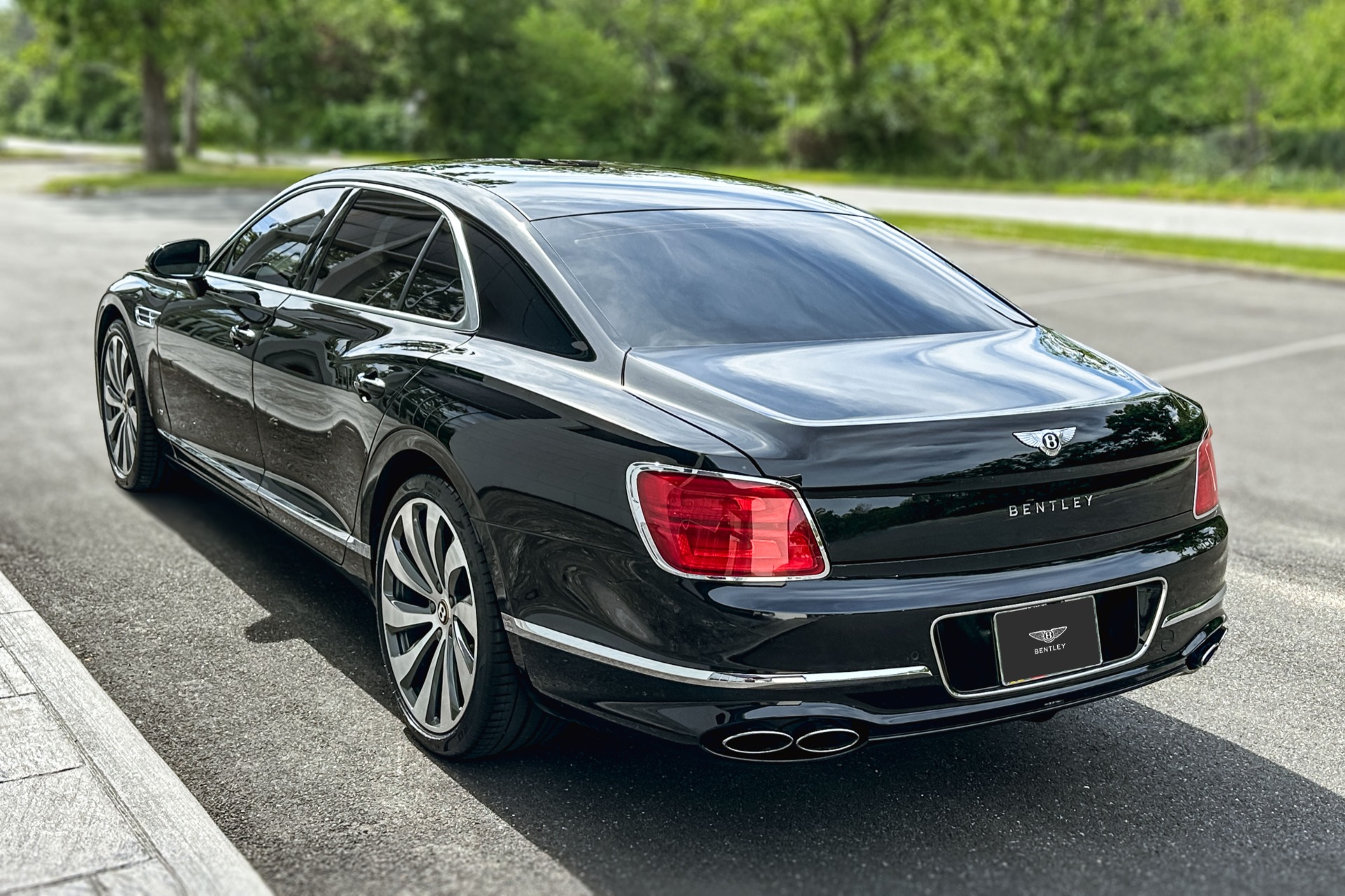 2022 Bentley Flying Spur Image 23