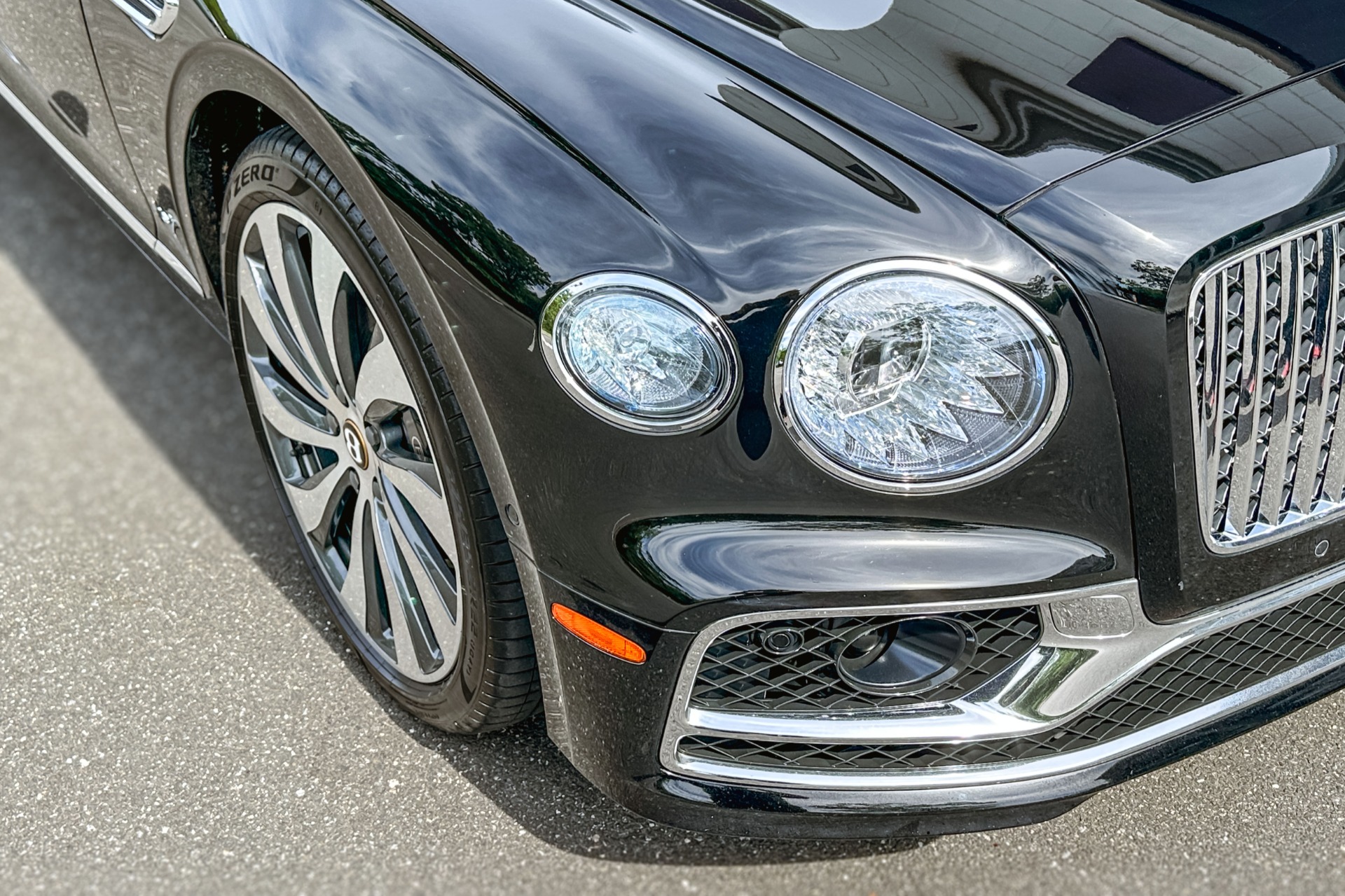 2022 Bentley Flying Spur Image 25
