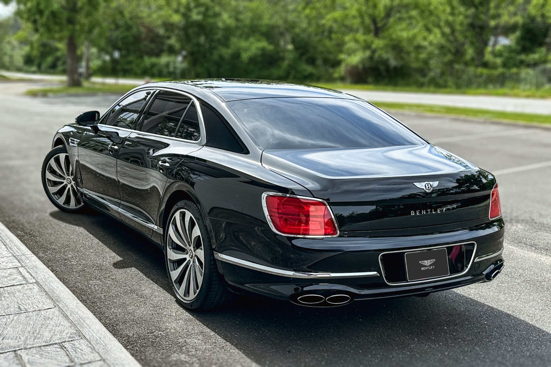 2022 Bentley Flying Spur Image 3