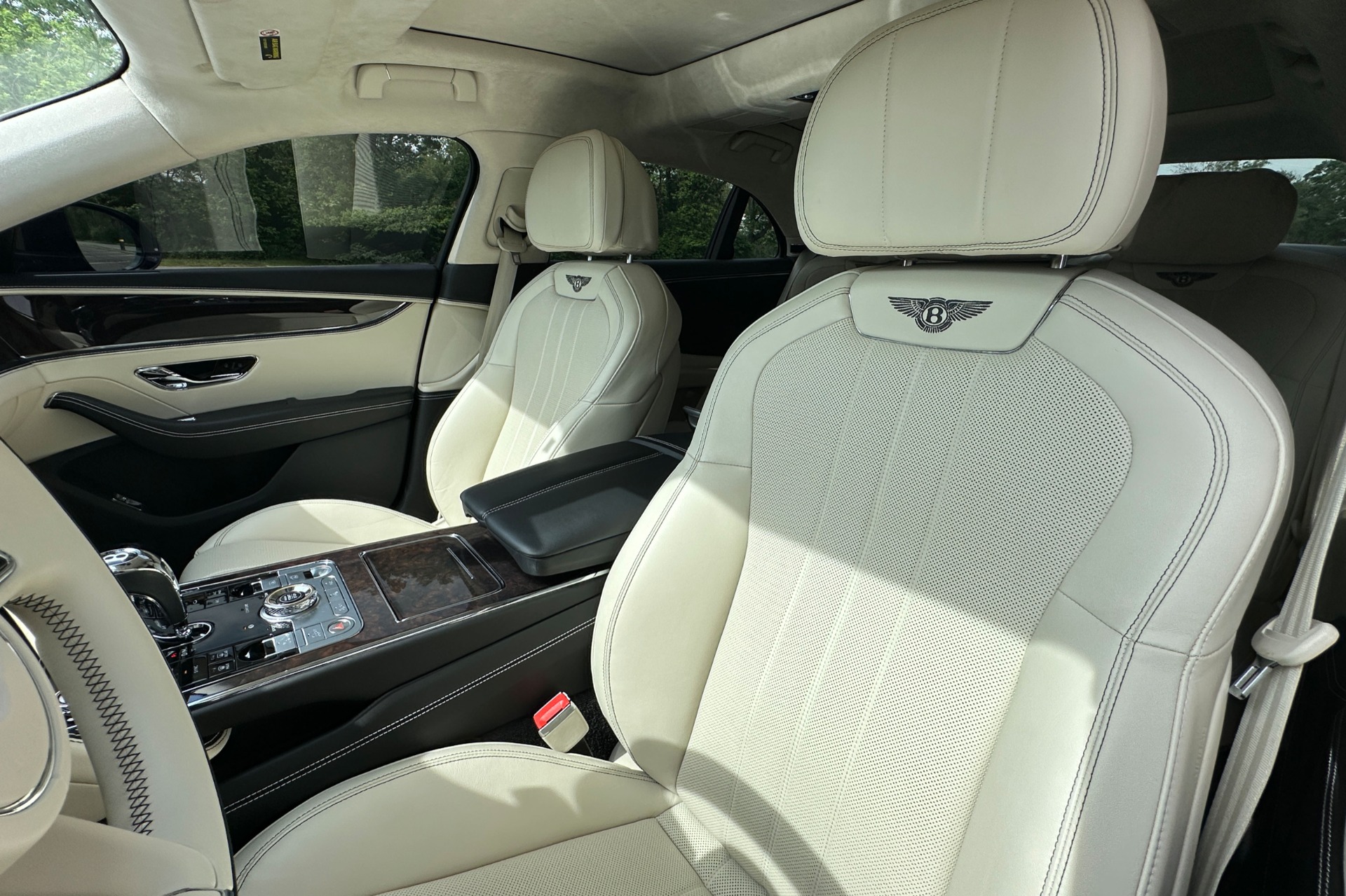 2022 Bentley Flying Spur Image 8