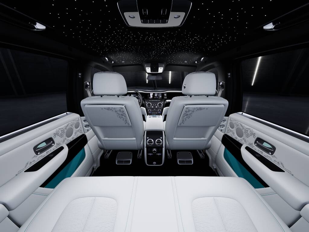 2027 Rolls-Royce Cullinan Image 11