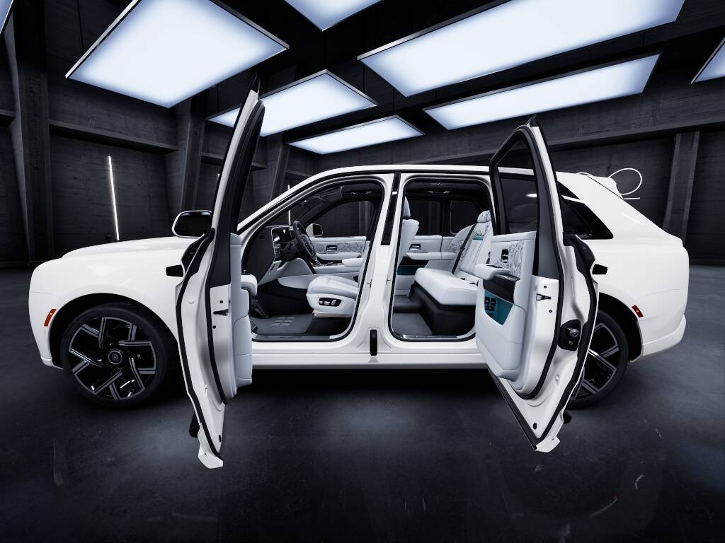 2027 Rolls-Royce Cullinan Image 13