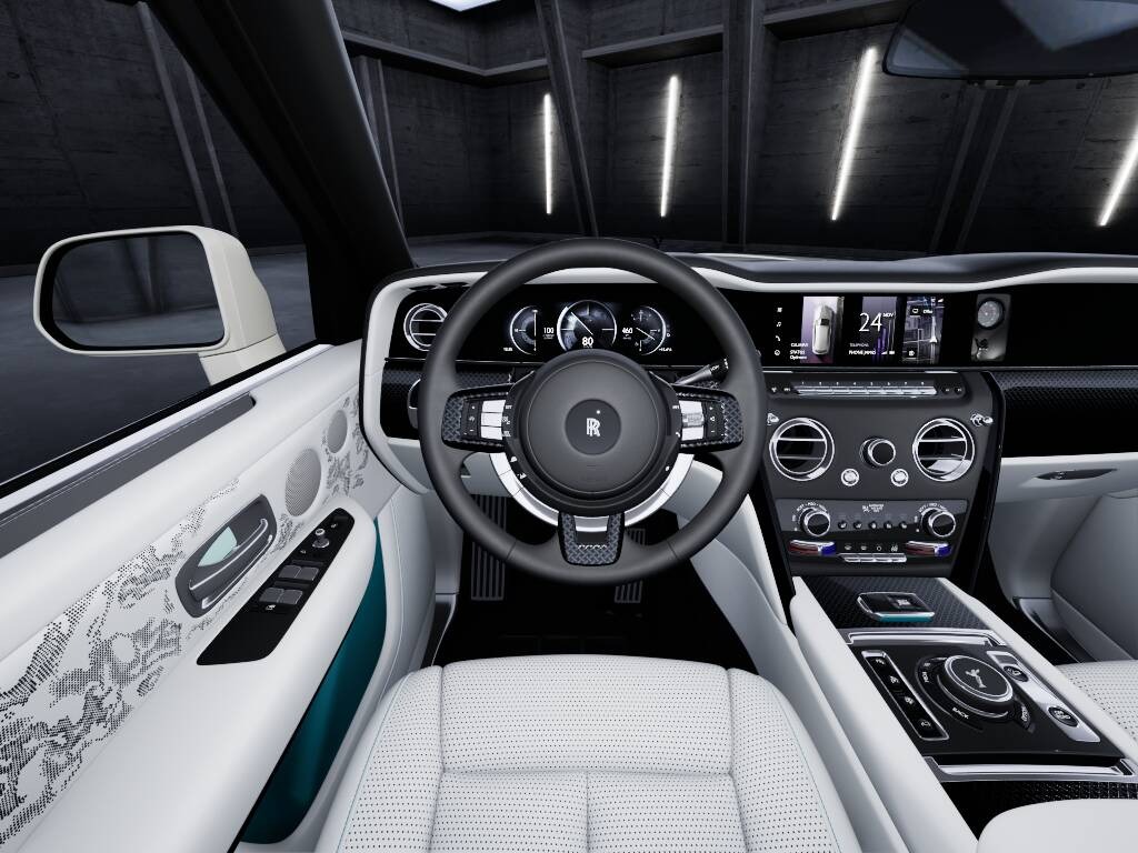 2027 Rolls-Royce Cullinan Image 2