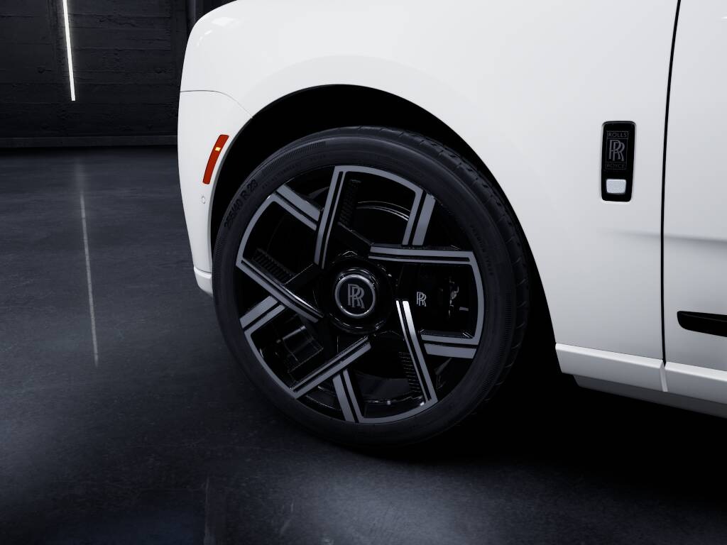 2027 Rolls-Royce Cullinan Image 5