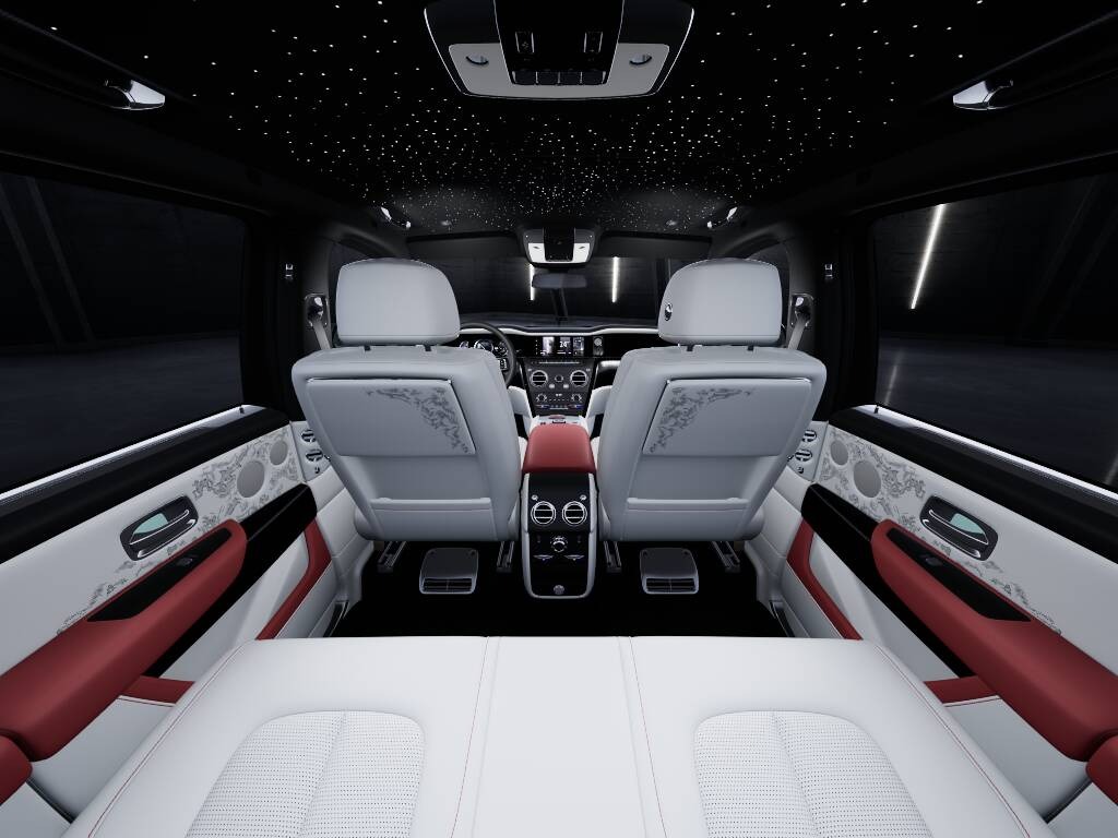 2027 Rolls-Royce Cullinan Image 14