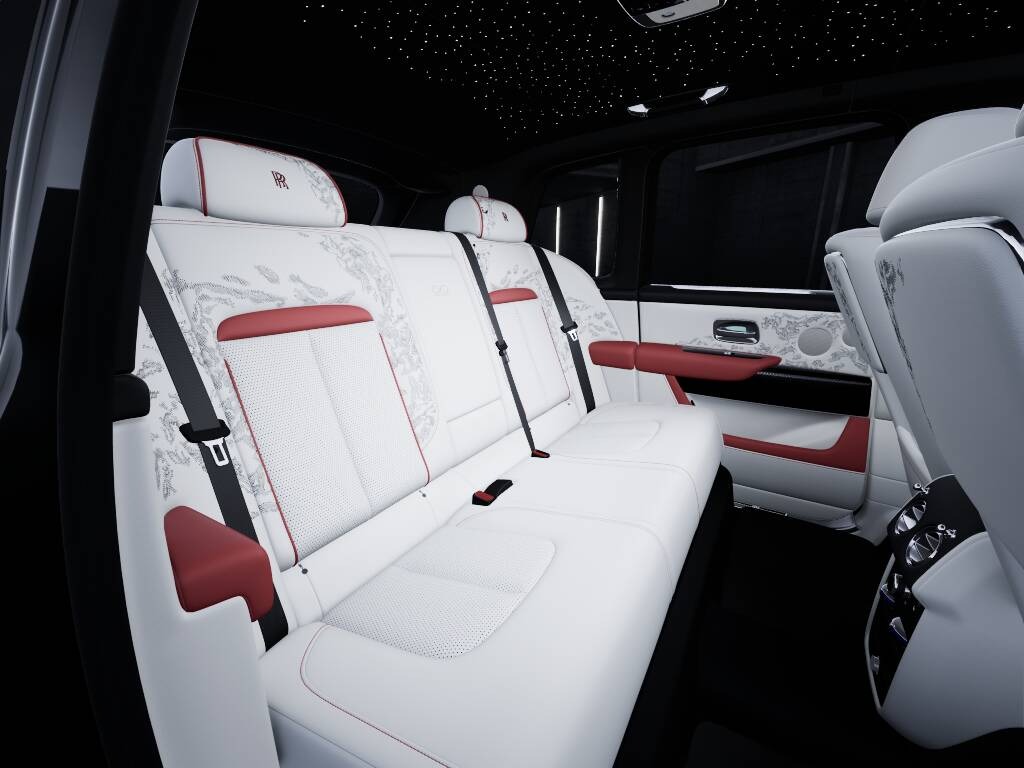 2027 Rolls-Royce Cullinan Image 6
