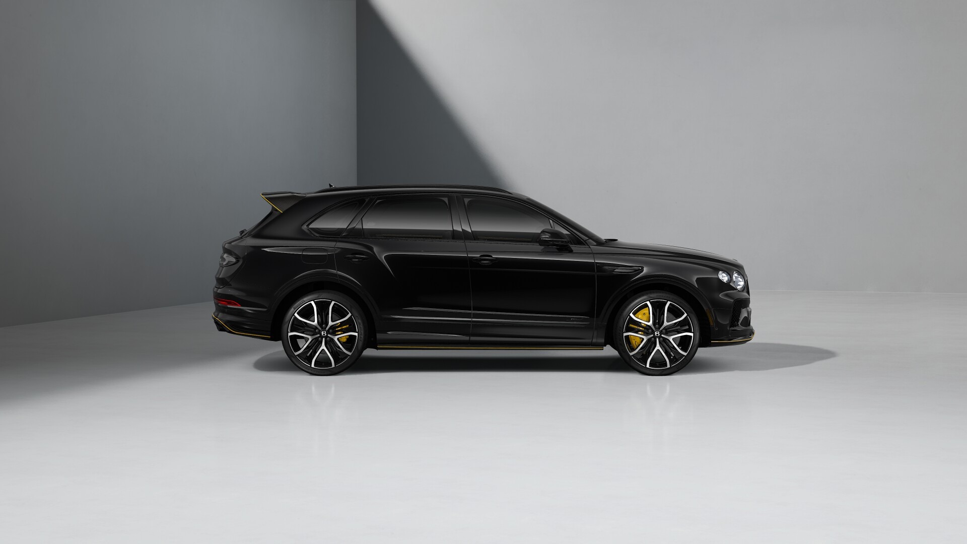 2027 Bentley Bentayga Image 3