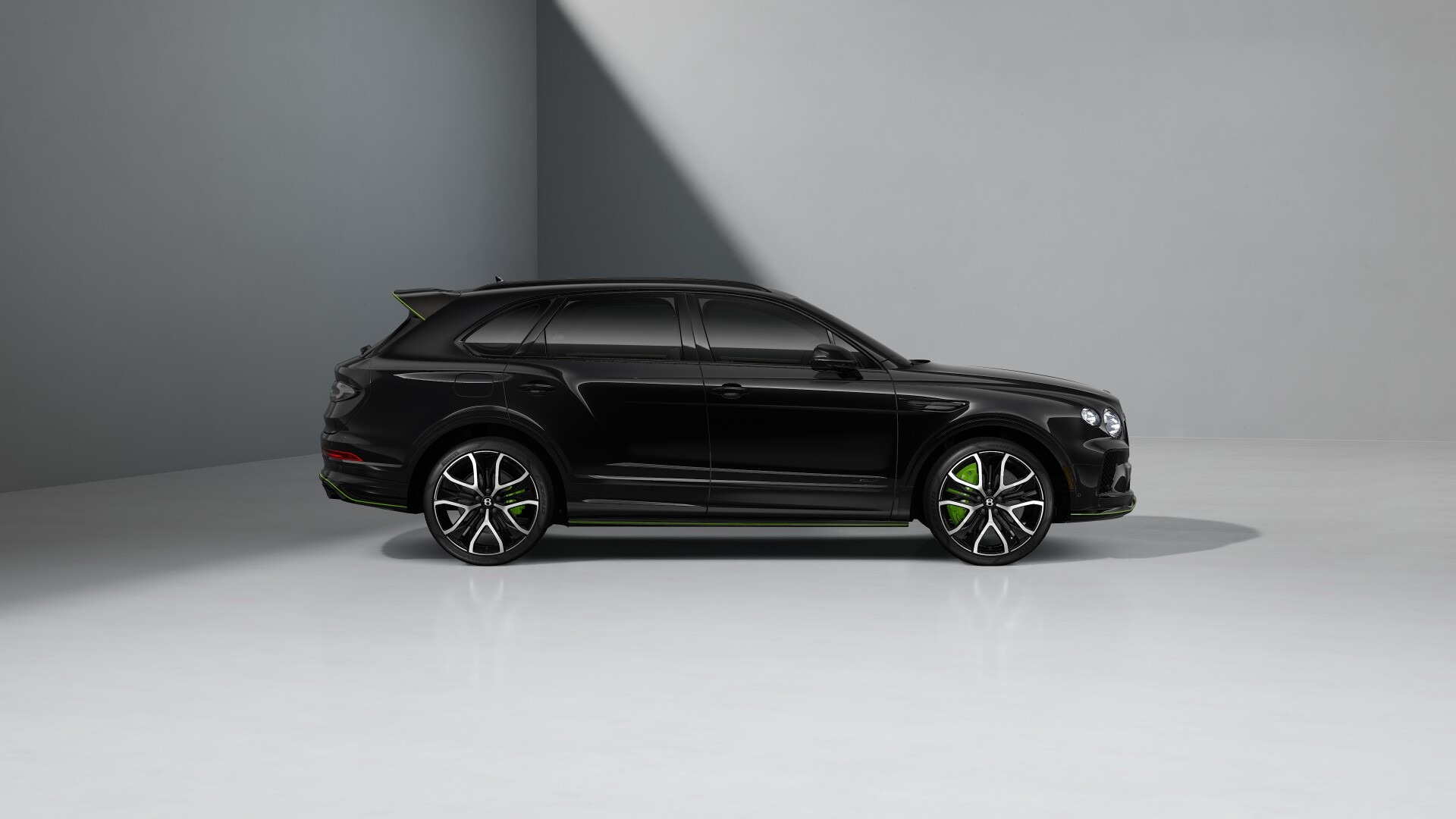 2027 Bentley Bentayga Image 3