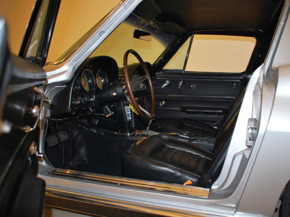 1966 Chevrolet Corvette Image 13
