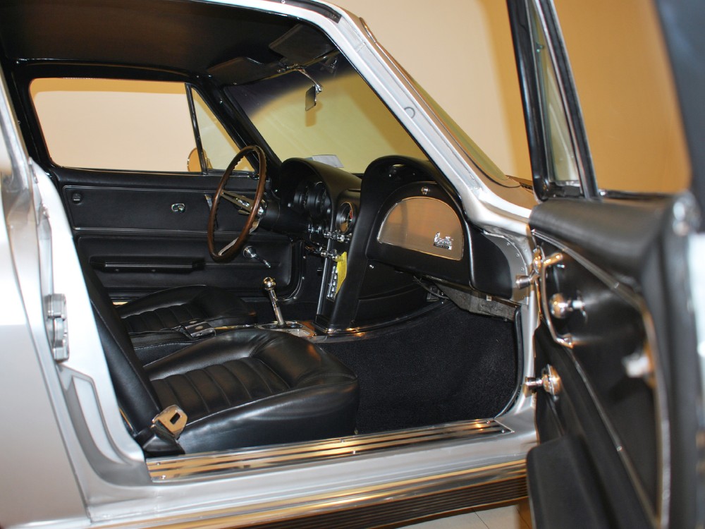 1966 Chevrolet Corvette Image 17