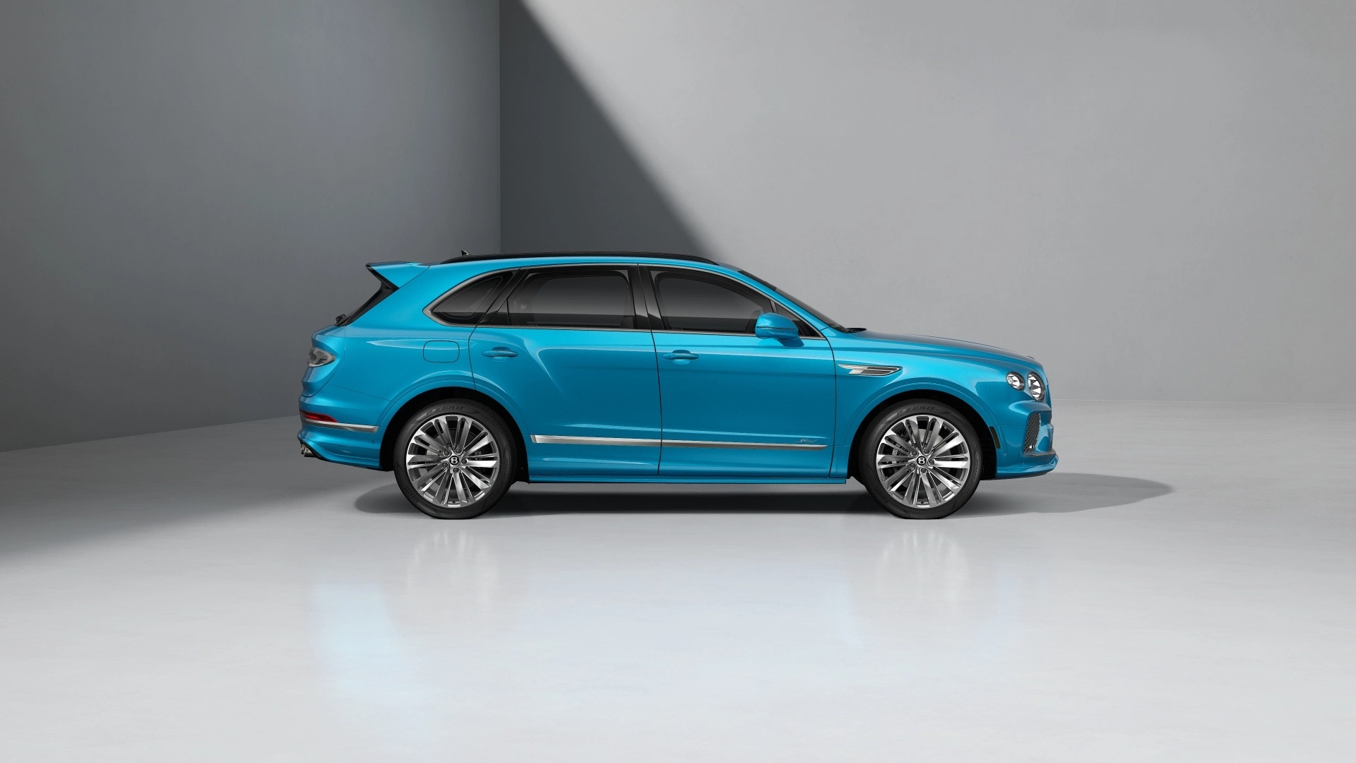 2026 Bentley Bentayga Image 3
