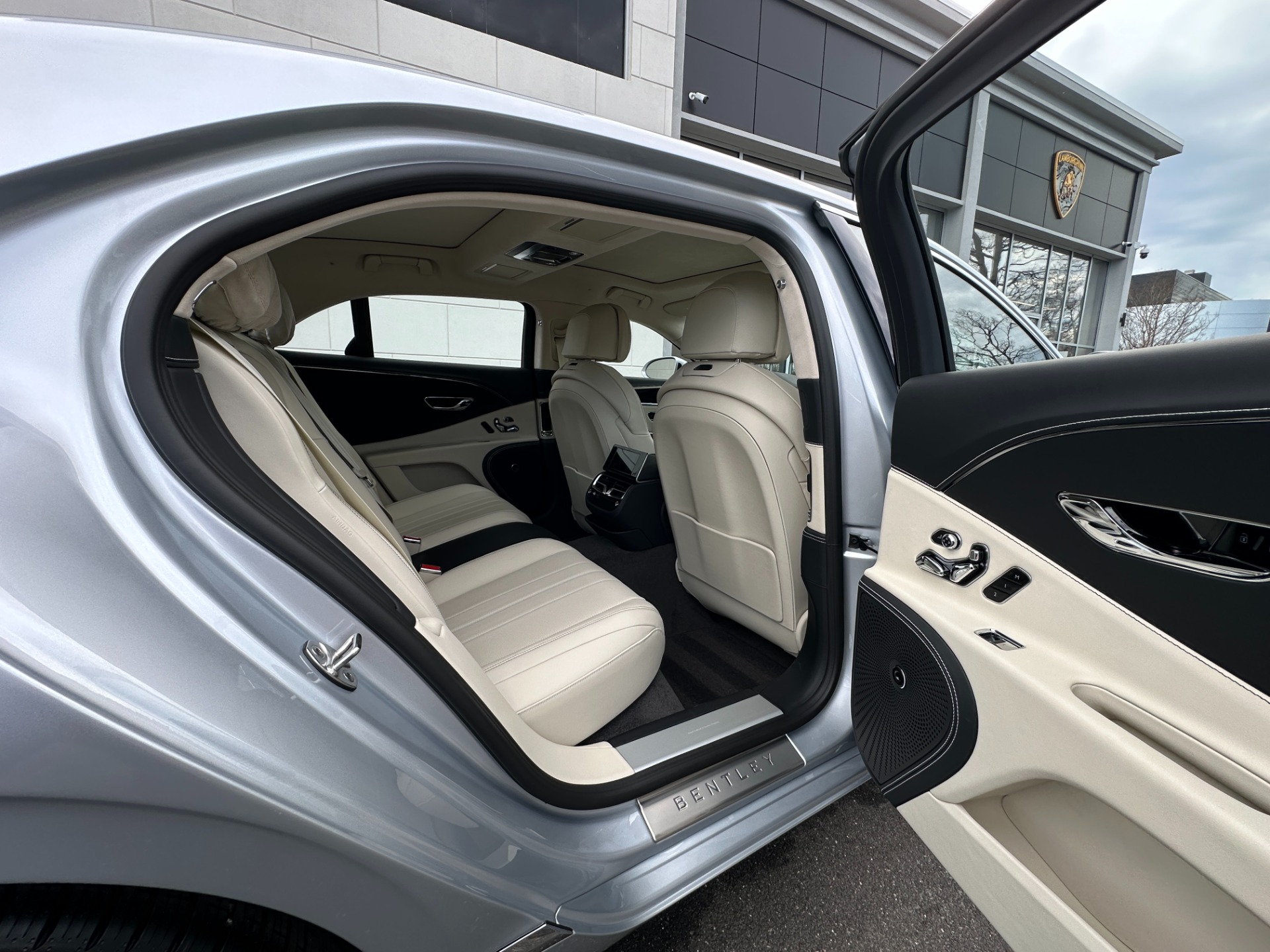 2026 Bentley Flying Spur Image 23