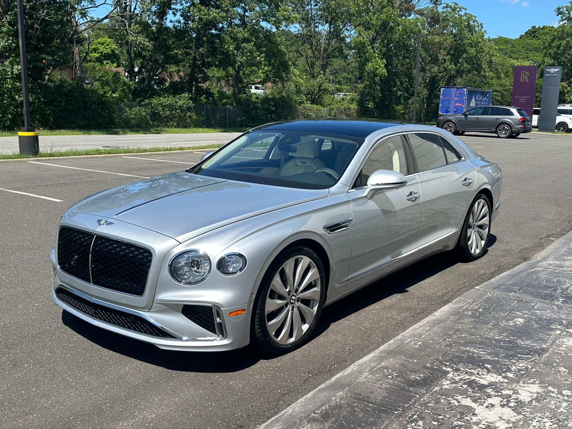 2026 Bentley Flying Spur Image 9