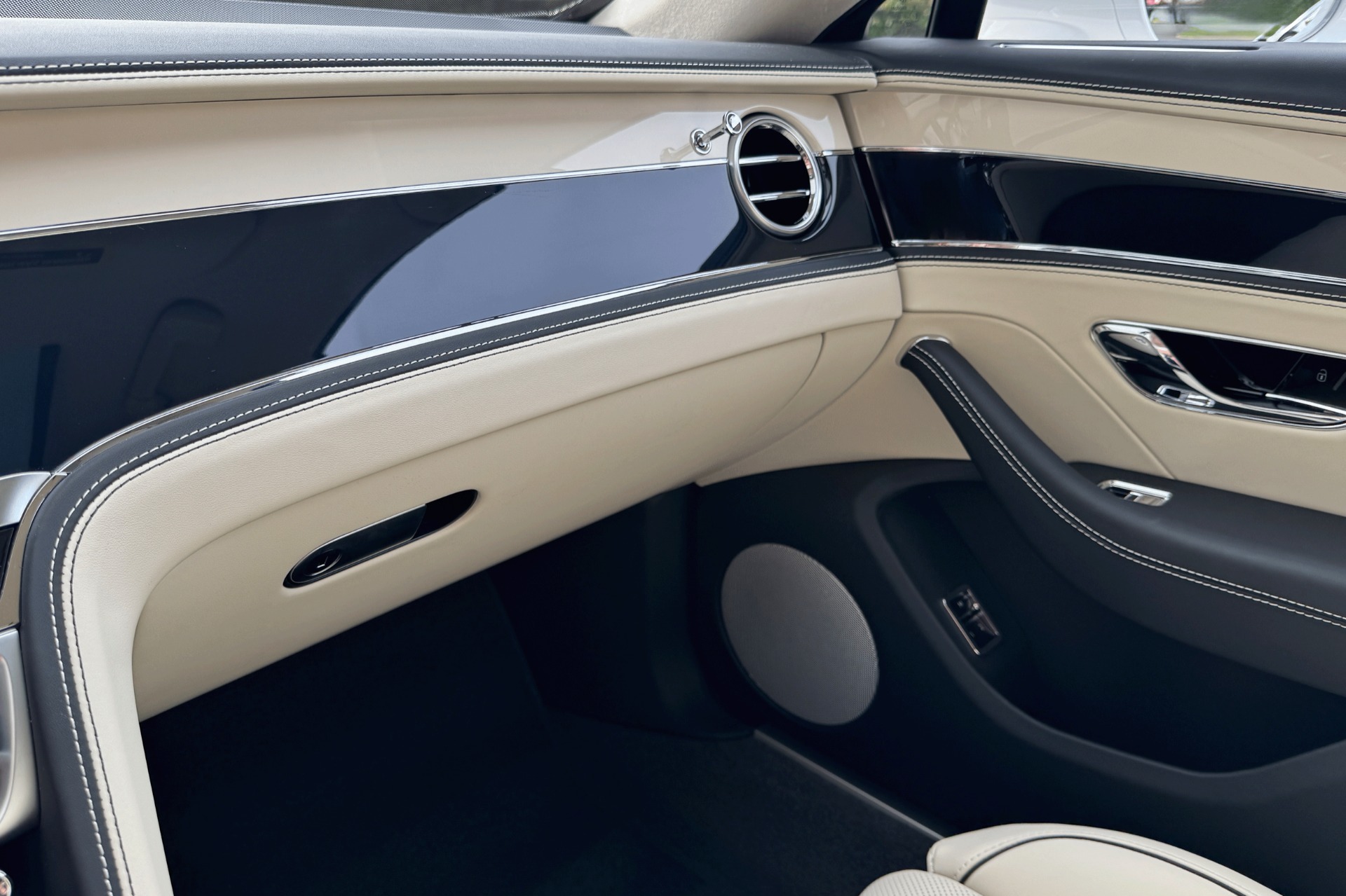 2026 Bentley Flying Spur Image 19