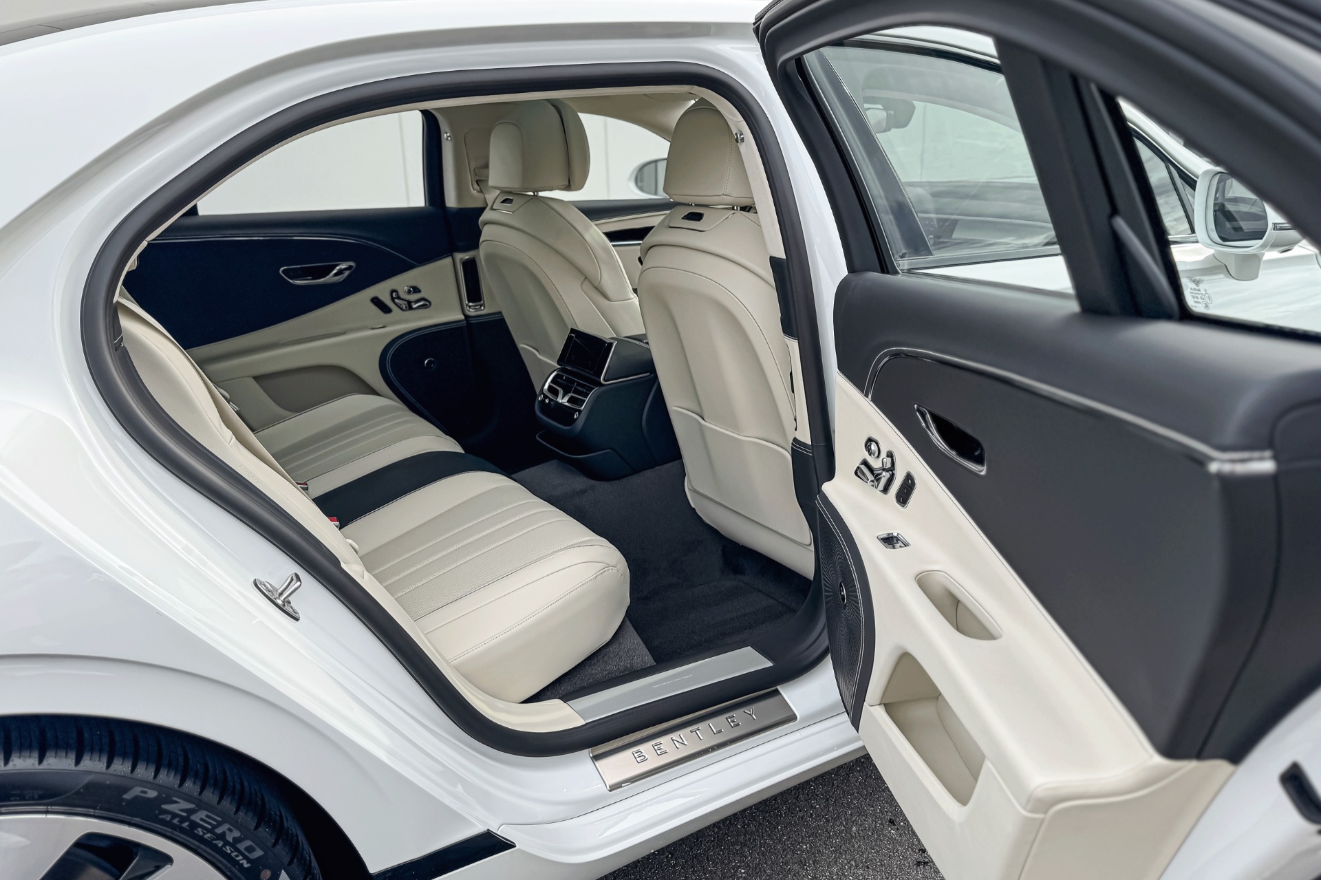 2026 Bentley Flying Spur Image 23