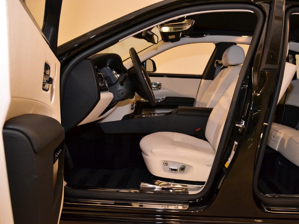 2012 Rolls-Royce Ghost Image 13