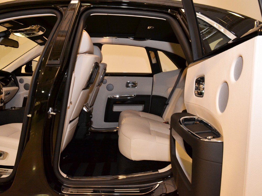 2012 Rolls-Royce Ghost Image 17