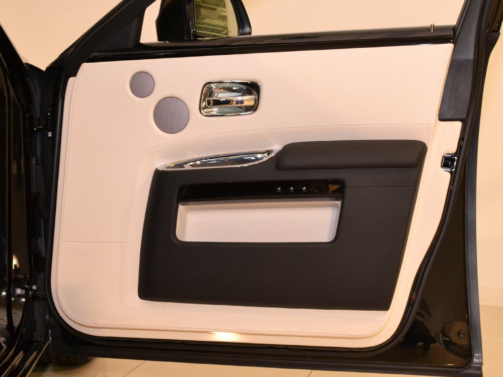 2012 Rolls-Royce Ghost Image 25