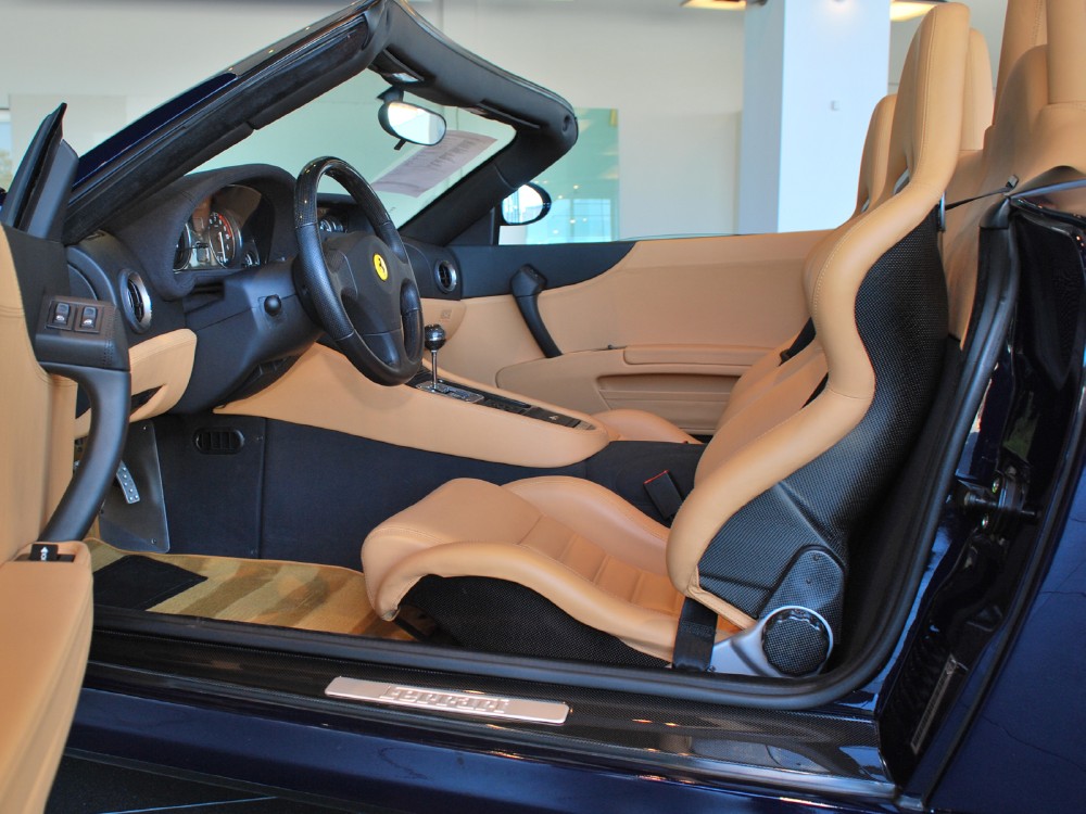 2001 Ferrari 550 Image 12