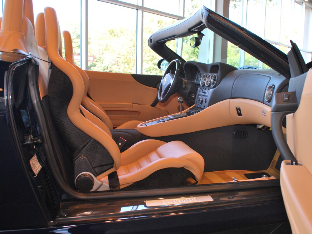 2001 Ferrari 550 Image 15