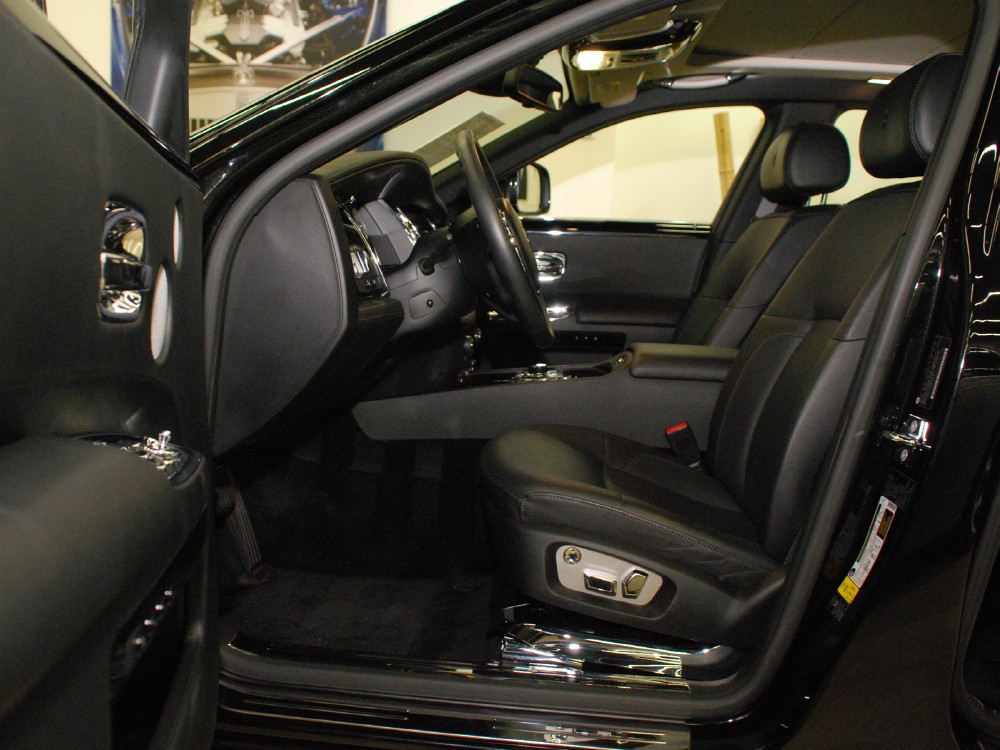 2010 Rolls-Royce Ghost Image 13
