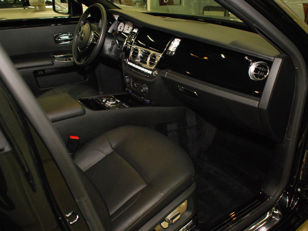 2010 Rolls-Royce Ghost Image 15