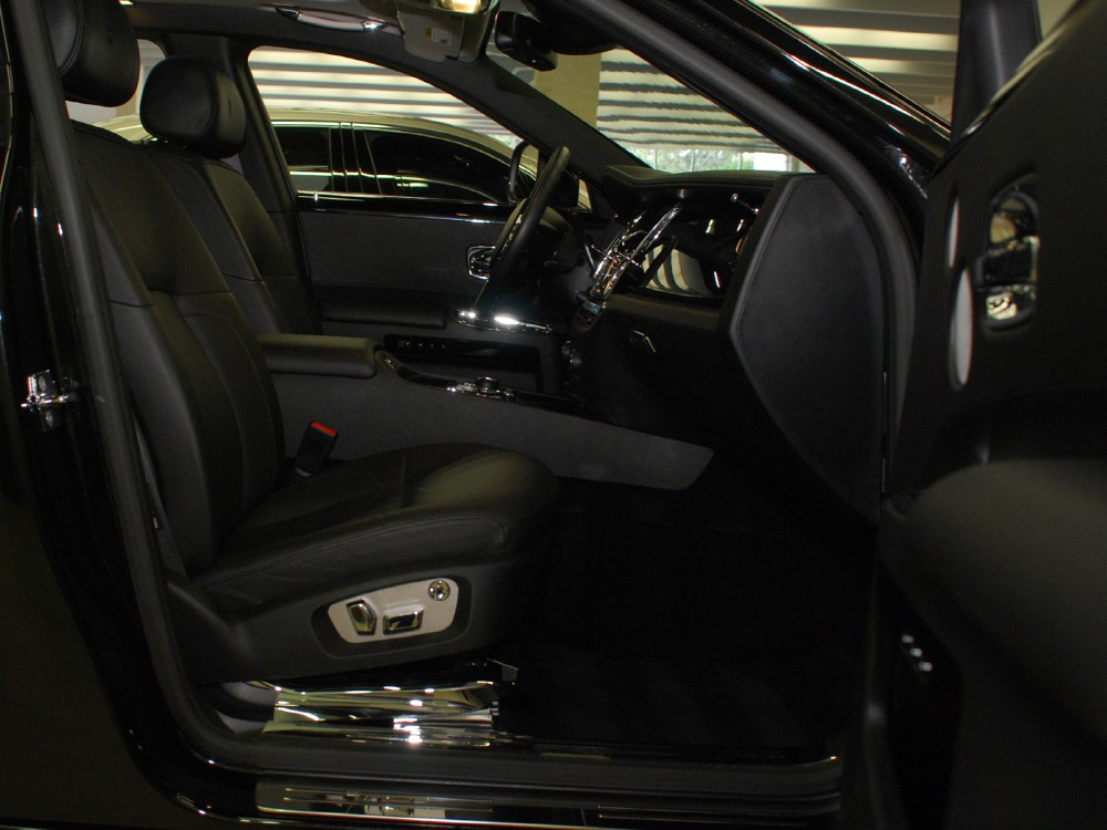 2010 Rolls-Royce Ghost Image 16