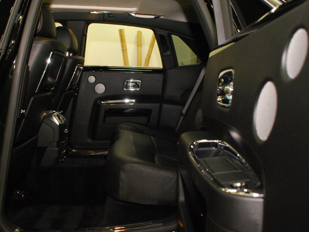 2010 Rolls-Royce Ghost Image 17