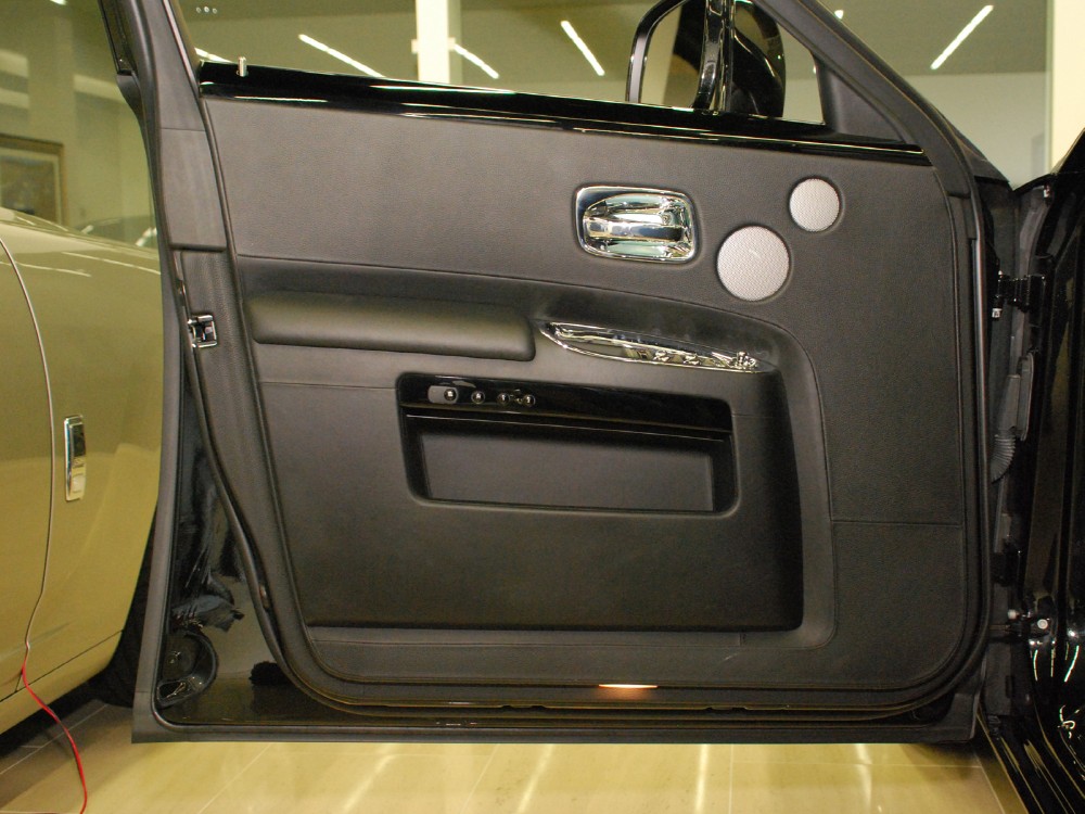 2010 Rolls-Royce Ghost Image 25