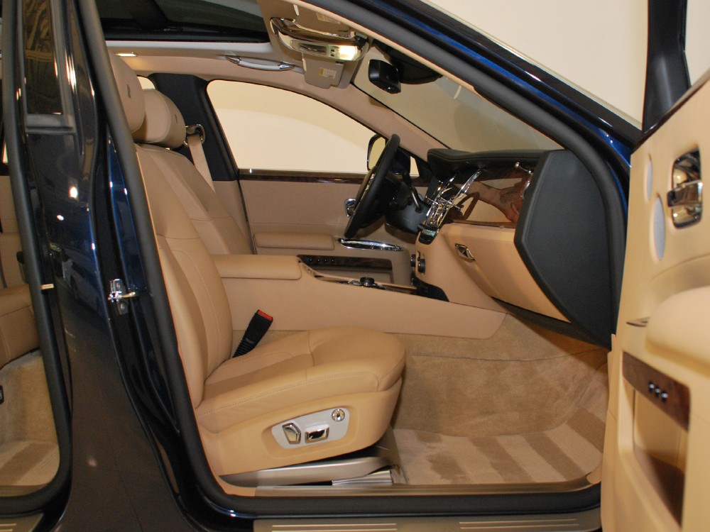 2011 Rolls-Royce Ghost Image 17