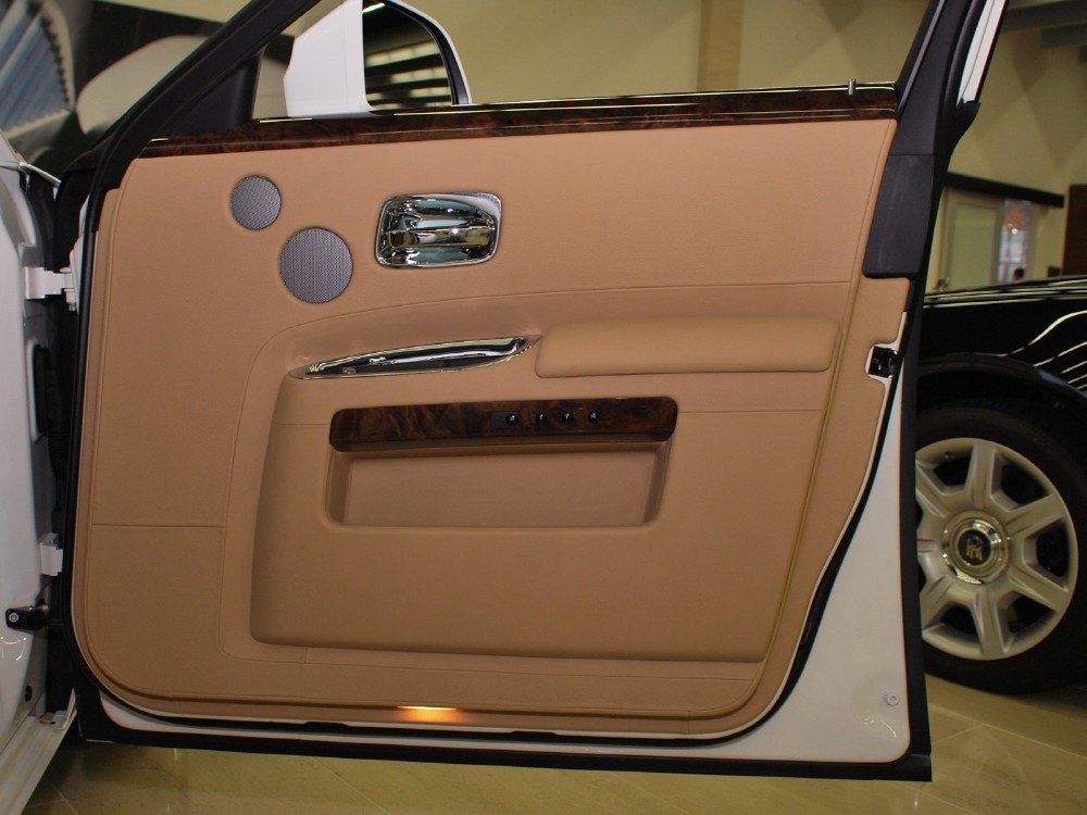 2012 Rolls-Royce Ghost Image 25