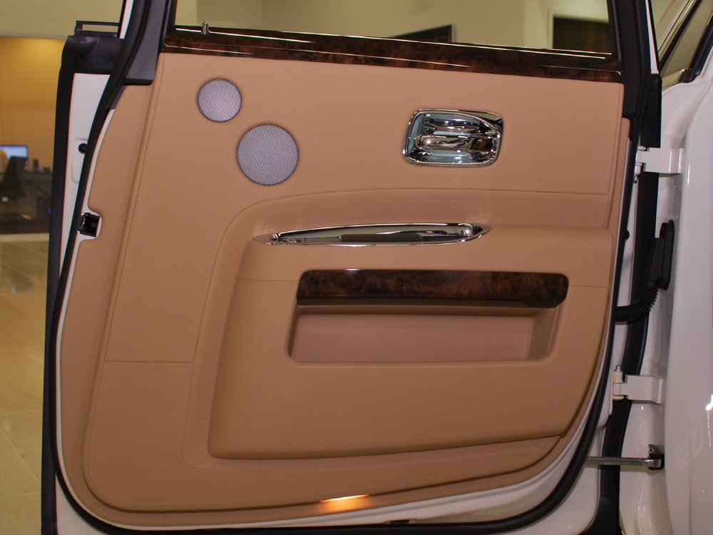 2012 Rolls-Royce Ghost Image 26