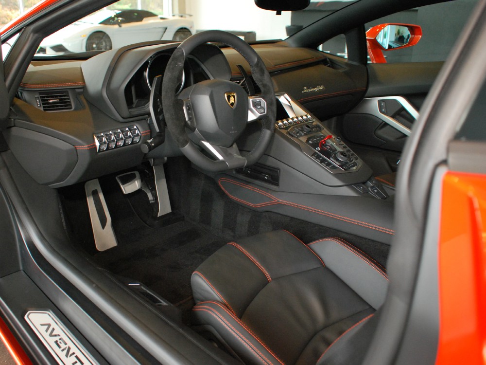 2012 Lamborghini Aventador Image 3