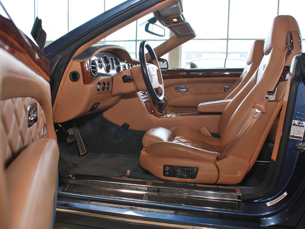 2010 Bentley Azure Image 16