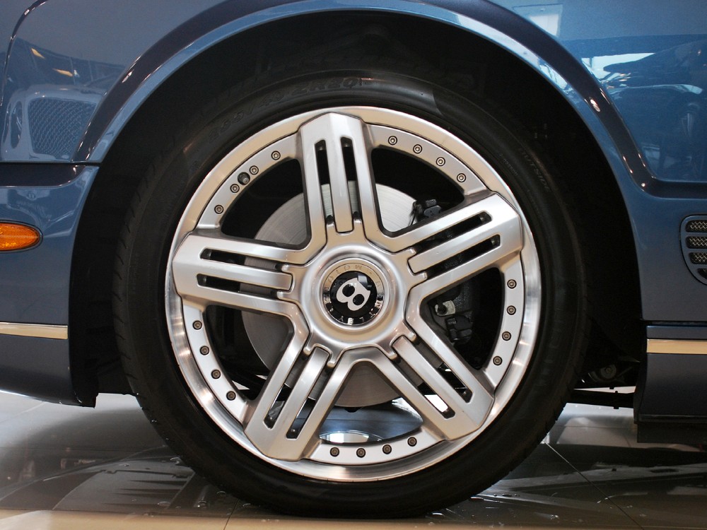 2010 Bentley Azure Image 4