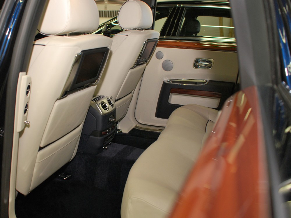2011 Rolls-Royce Ghost Image 17