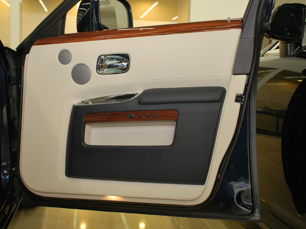 2011 Rolls-Royce Ghost Image 25