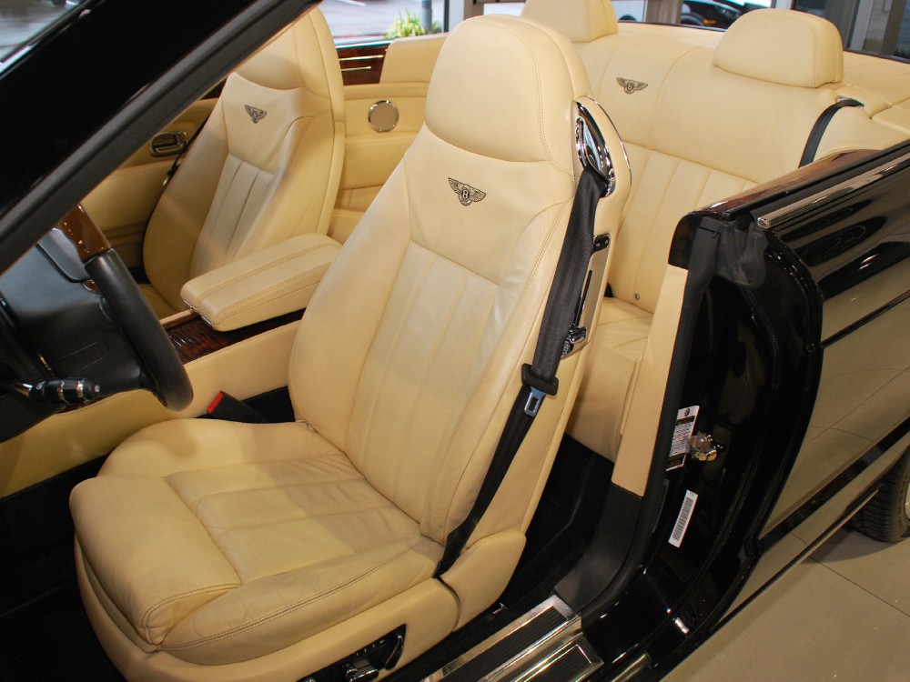 2009 Bentley Azure Image 17