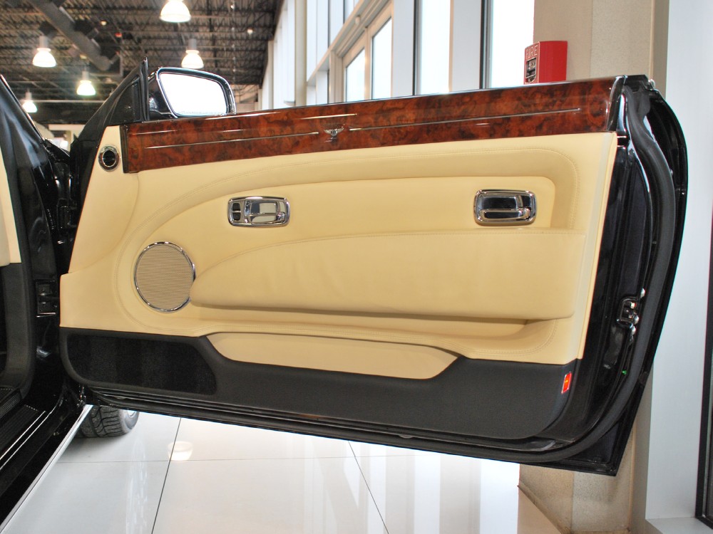 2009 Bentley Azure Image 22