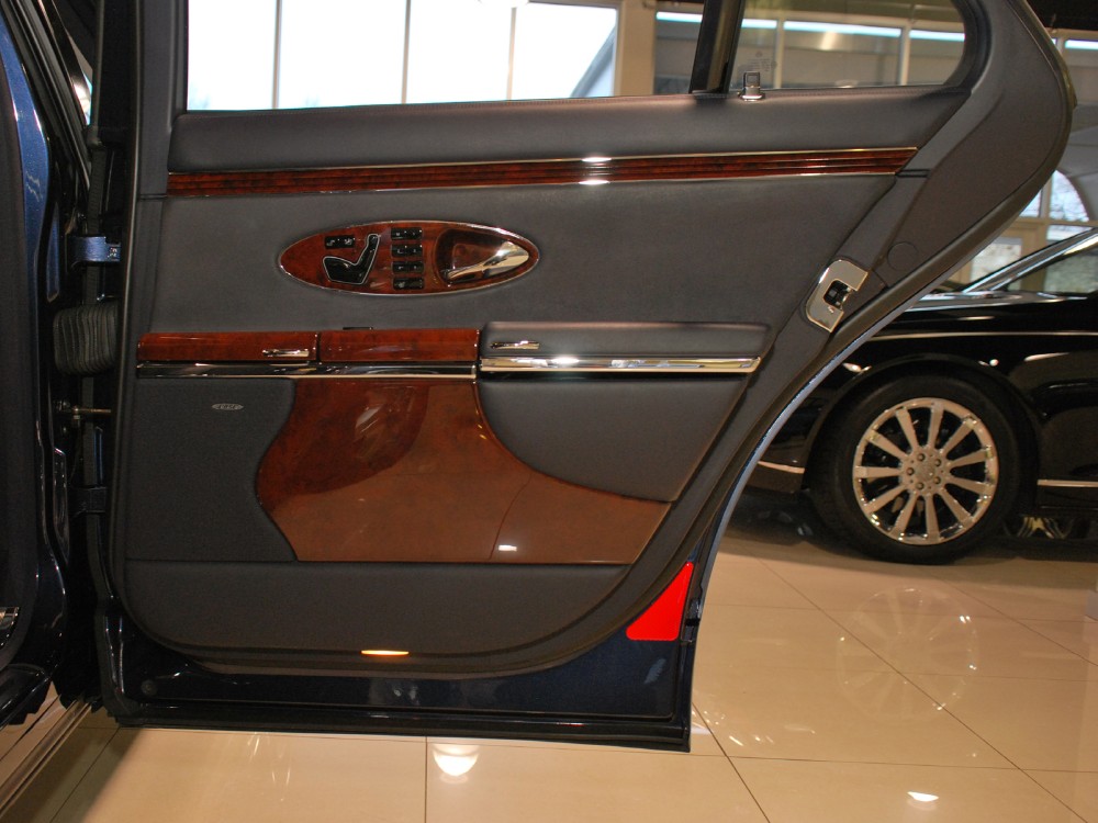 2004 Maybach 57 Image 25