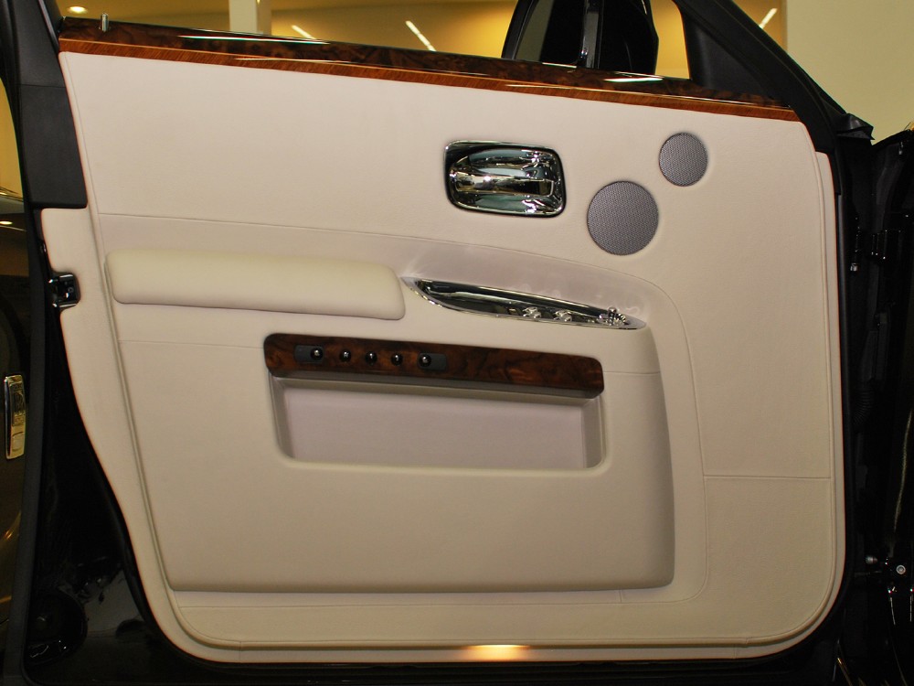 2012 Rolls-Royce Ghost Image 25