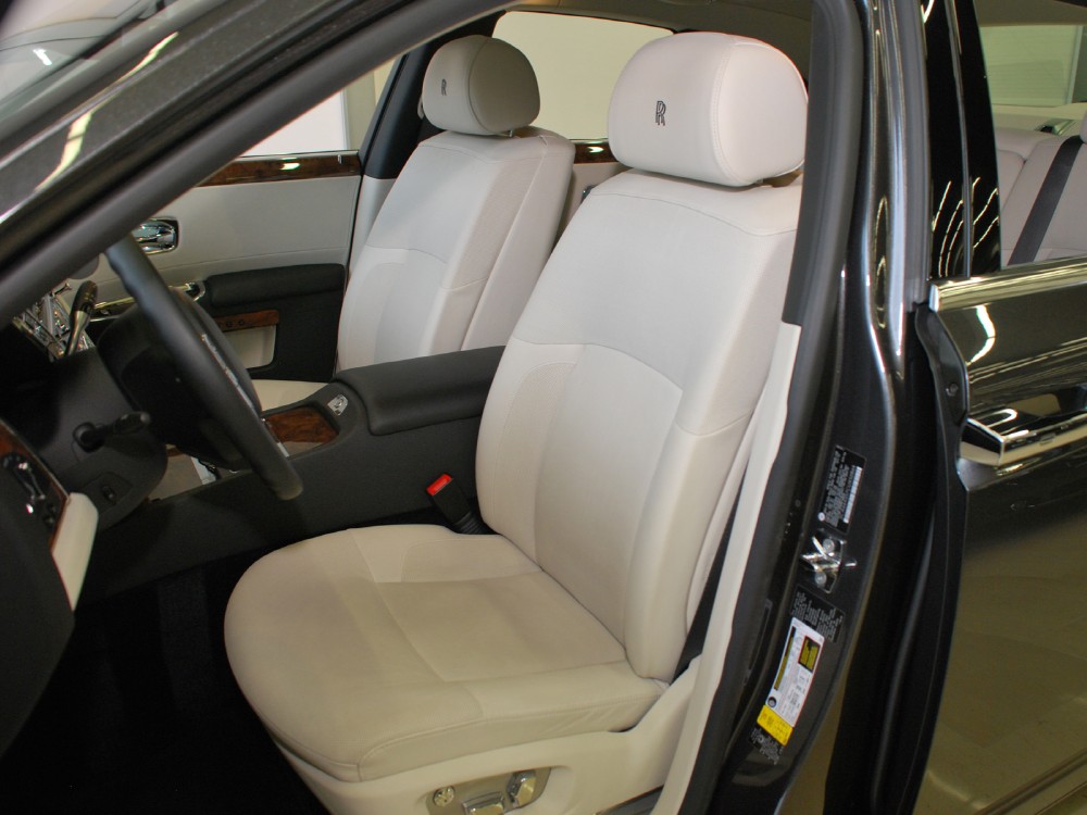 2012 Rolls-Royce Ghost Image 12