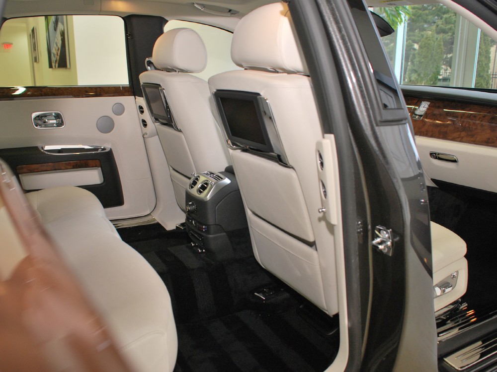2012 Rolls-Royce Ghost Image 22