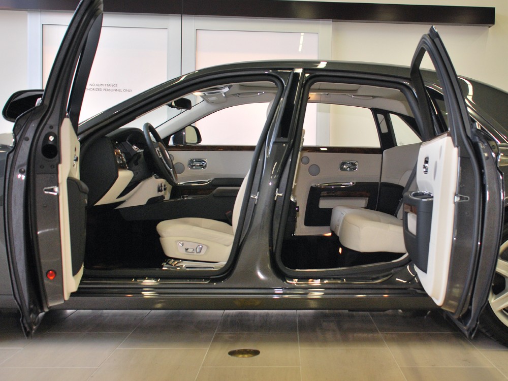 2012 Rolls-Royce Ghost Image 23