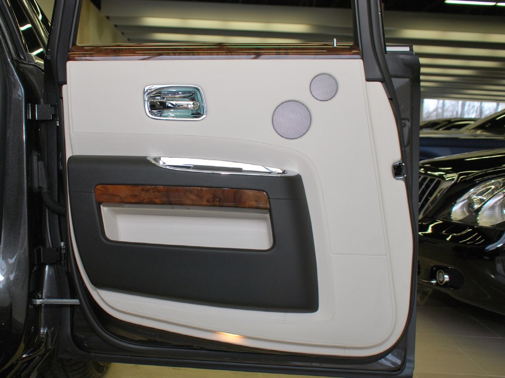 2012 Rolls-Royce Ghost Image 26