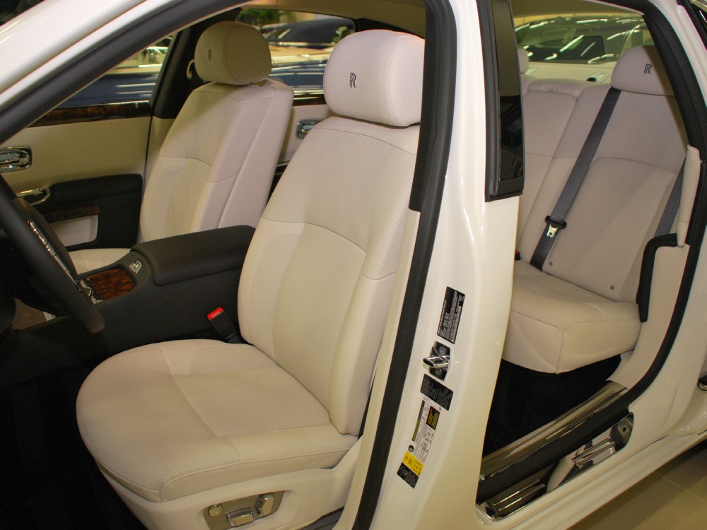 2013 Rolls-Royce Ghost Image 11