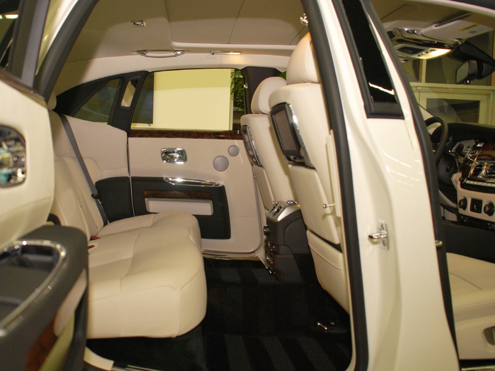 2013 Rolls-Royce Ghost Image 19
